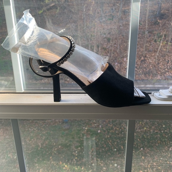 Adrienne Vittadini Black Ankle Strap Sandal - Picture 2 of 11